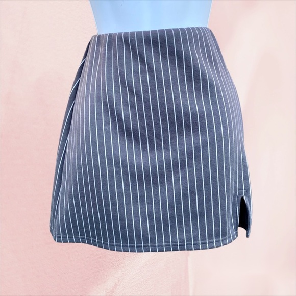 SO Gray Pin Stripe Pencil Slit Mini Skirt - Picture 1 of 6
